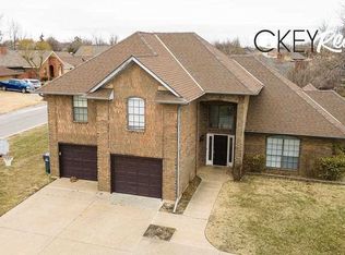 7609 NW Folkstone Way, Lawton, OK 73505