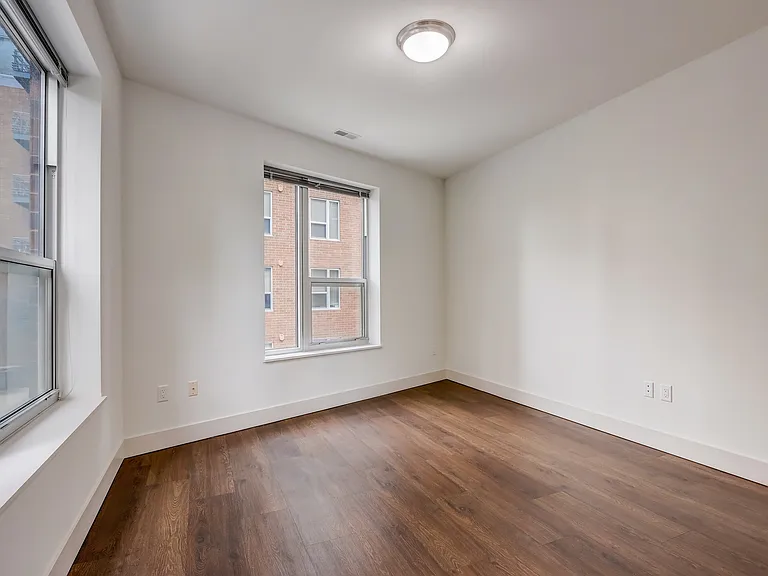 2 Bed / 2 Bath - 1215 SF