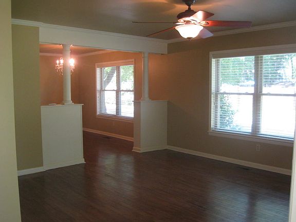 3rd image of 503 S Commerce Ave