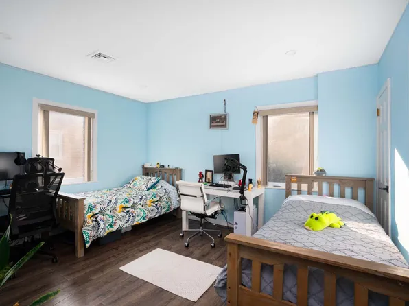1090 Pelham Parkway South MULTI FAMILY image 13 of 13