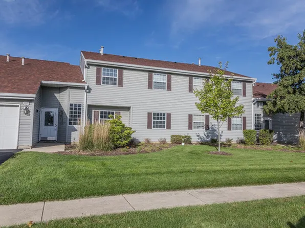 109 Gant Cir Unit B, Streamwood, IL 60107