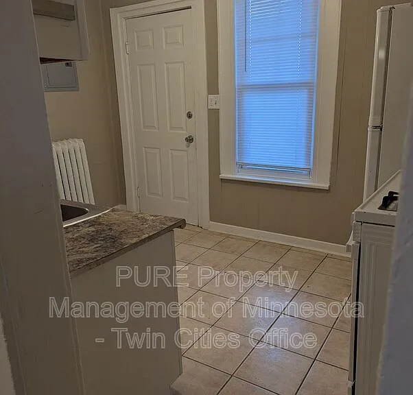 605 Van Buren Ave #2 — Photo 3