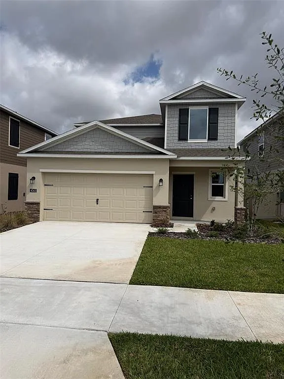 4 bed, 2.5 bath, 2136 sqft, $2,000 — Photo 1