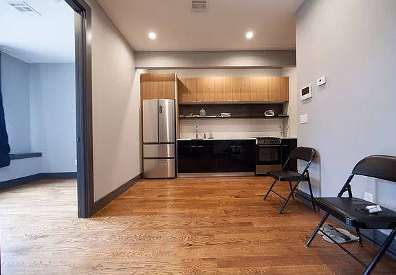 3rd image of 81 Stanhope St #1C