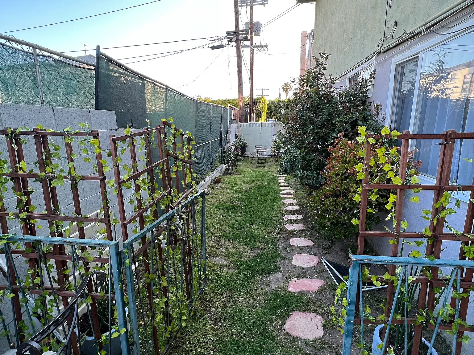2 bed, 830 sqft, $2,300 — Photo 3