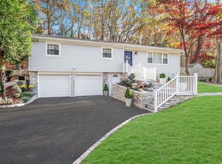 126 N Country Rd, Smithtown, NY 11787