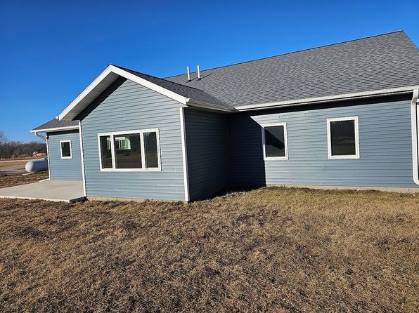 921 Woodland Ave, Riceville, IA 50466