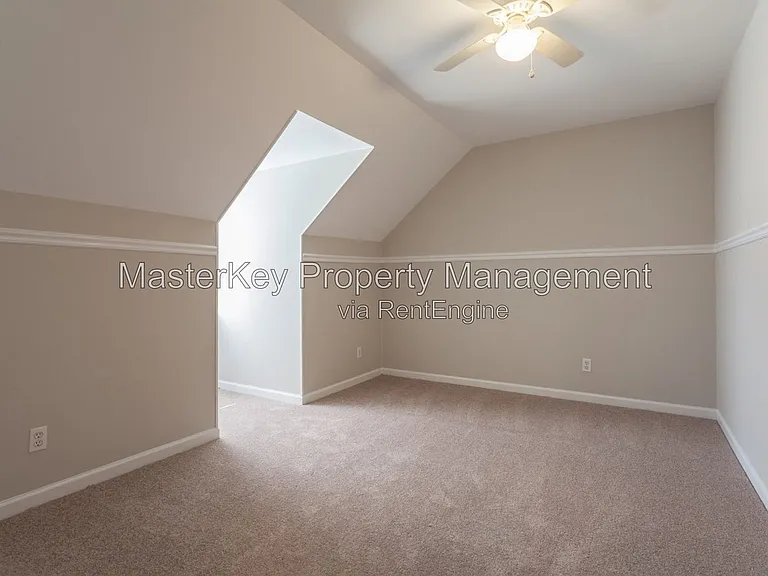 702 Buckingham Rd — Photo 11