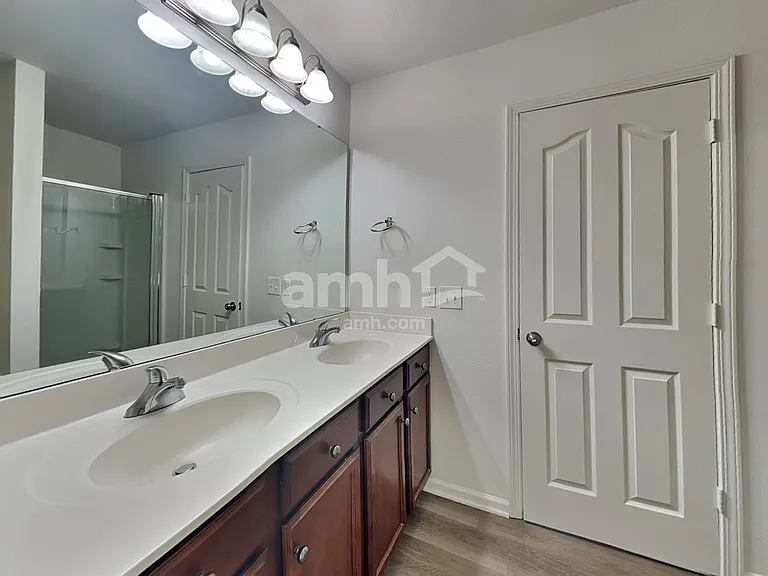 1882 Woodstone Dr — Photo 9