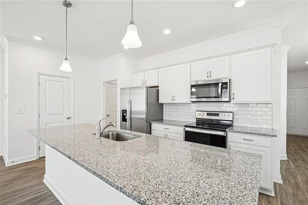4 bed, 2.5 bath, 1809 sqft, $2,675 — Photo 3