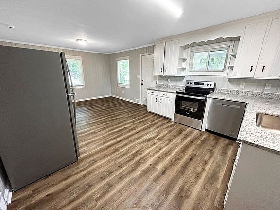3rd image of 5120 Dogwood Pl