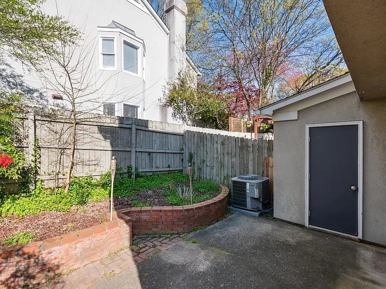 401 Defoors Lndg NW — Photo 26