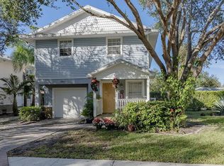 2810 Lakeview Dr, Naples, FL 34112