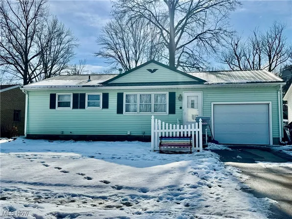 827 Sherwood Dr, Elyria, OH 44035