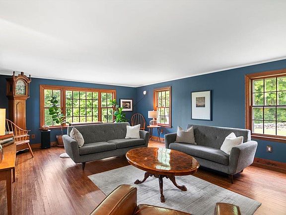 4th image of 636 Dexter Road