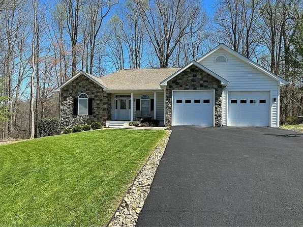 250 Cambridge Ct, Hardy, VA 24101