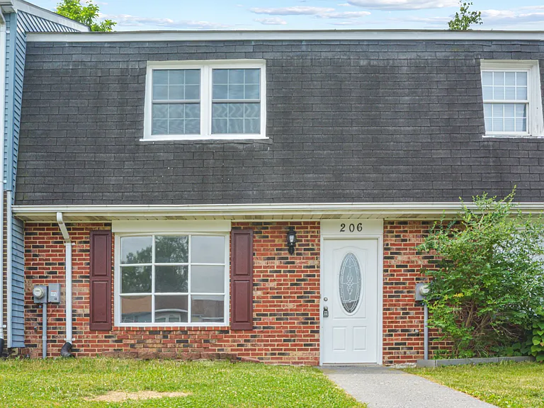 206 Ash Hollow Dr — Photo 2