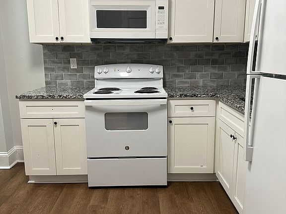 2nd image of 808 W 8th St #1