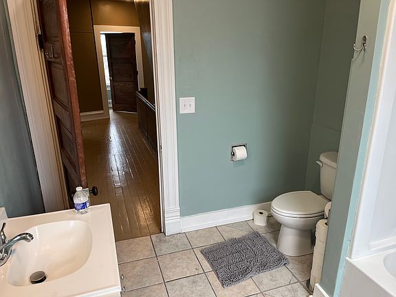 3rd image of 724 N 23rd St S
