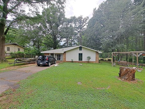 5th image of 2201 Circle Dr