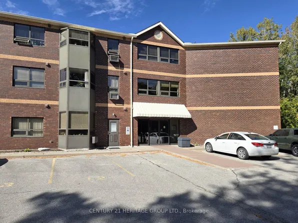 166 Olive St #105, East Gwillimbury, ON L9N 1M9