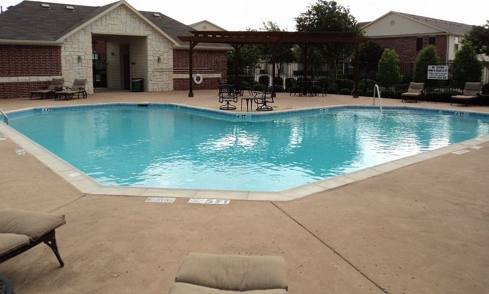 2nd image of 4032 Kyndra Cir