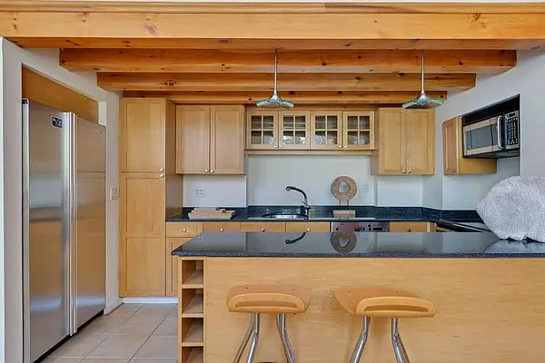 Rented by Compass | media 23