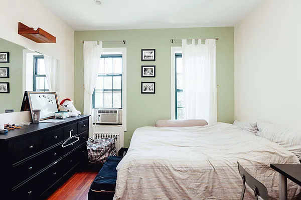 Rented by Nooklyn NYC LLC | media 54