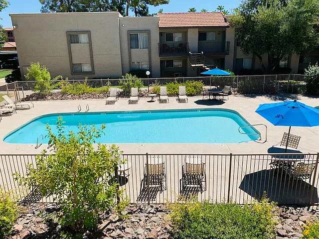 Desert Springs Apartments — Photo 4
