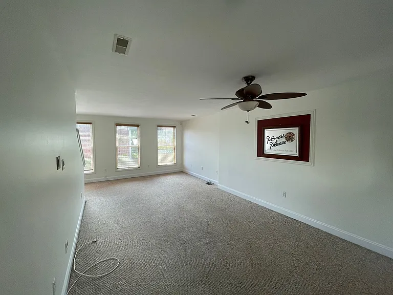 406 Leverington Ave #F — Photo 4