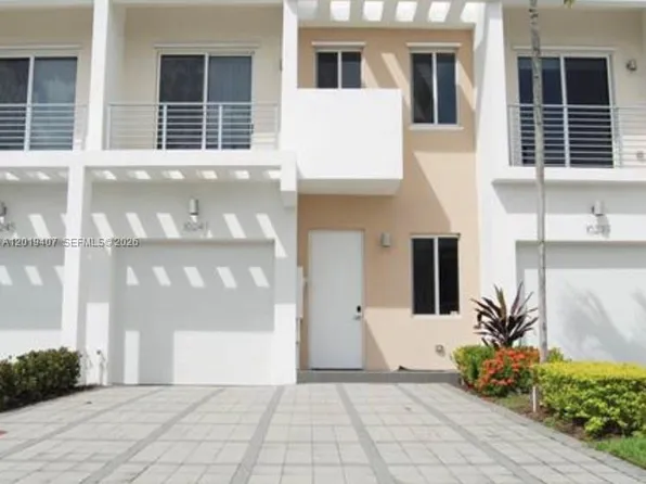 10241 NW 71st Ter, Doral, FL 33178