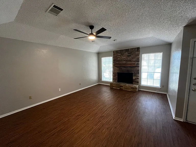 623 Overlook Ct — Photo 3