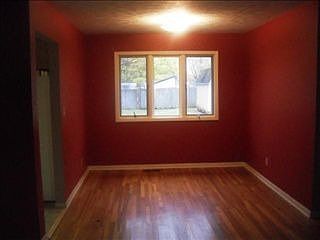4th image of 210 Graywood Ave