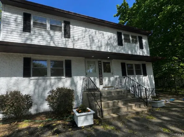 408 7th St #A, East Northport, NY 11731