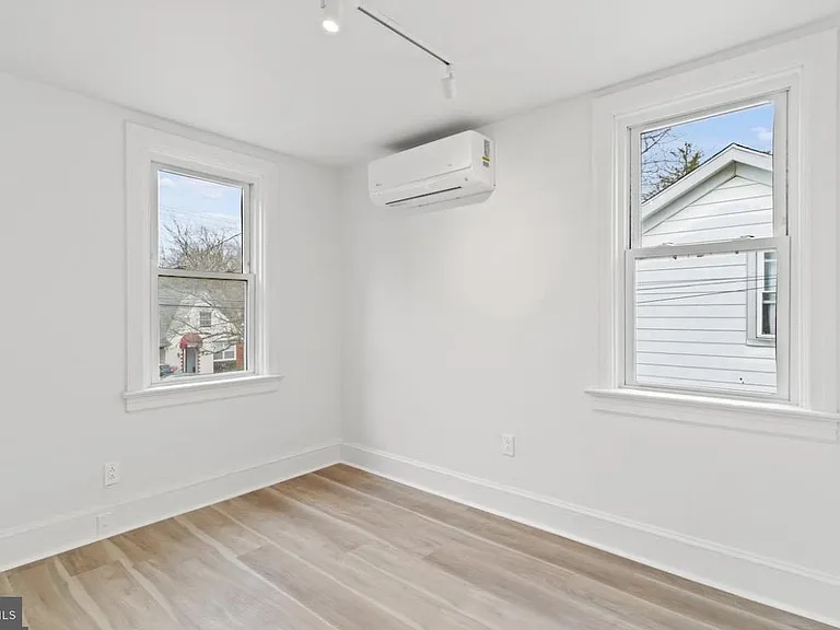 715 E Haverford Rd — Photo 14