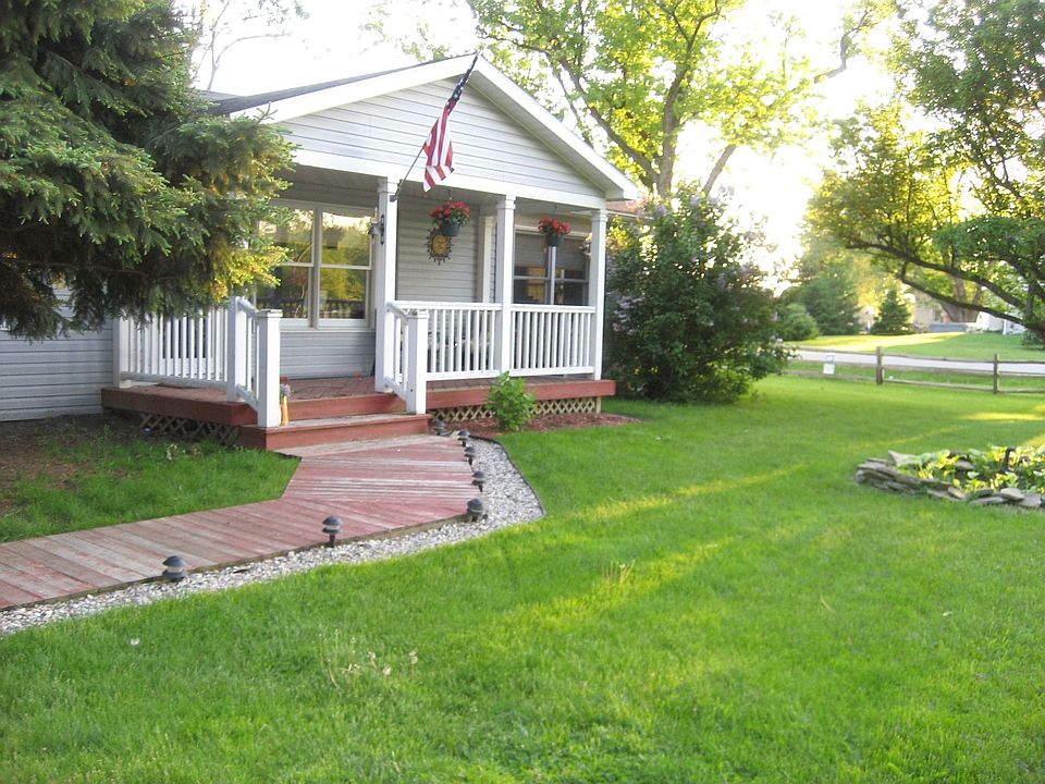 Short walk to the lake