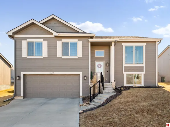 16637 Potter St, Bennington, NE 68007