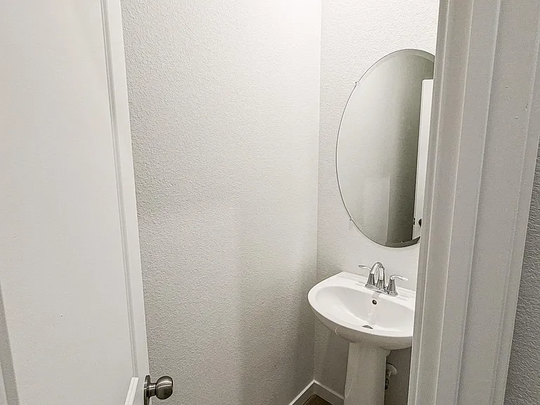 636 Lillibrook Pl — Photo 8