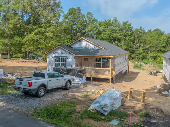 2 Rogers Ln, Tunnel Hill, GA 30755