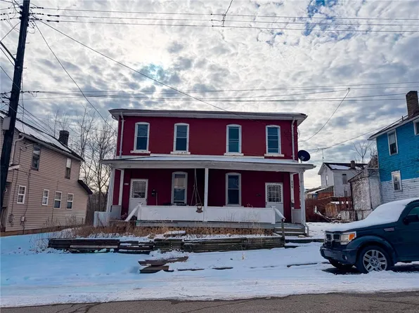 217 13th St Floor 2, Beaver Falls, PA 15010