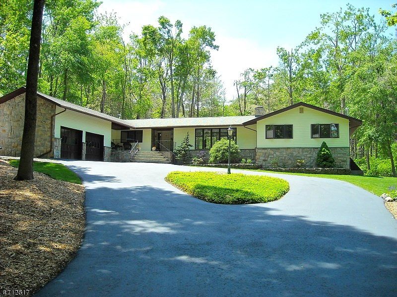 1st image of 22 Curtis Dr