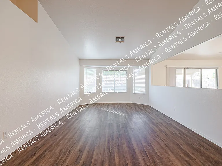5351 W Saragosa St — Photo 4