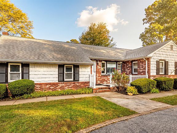 5th image of 85 Robinson Avenue