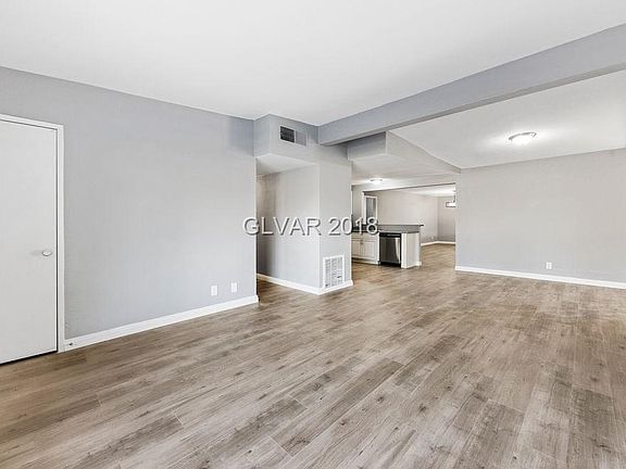 3rd image of 3161 Avondale Ave