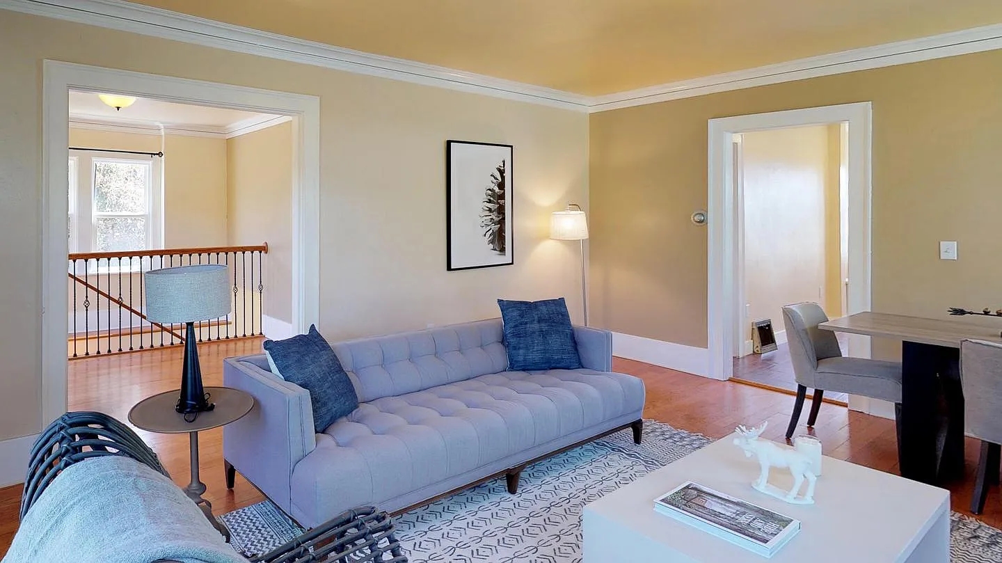 Private Room in Spacious Beacon Craftsman with Luscious Backyard — Photo 2