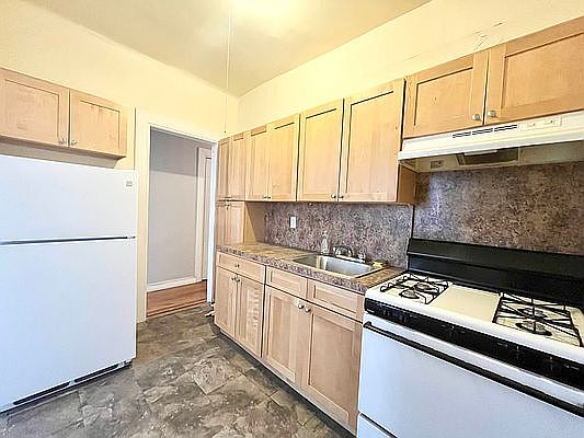 3rd image of 2 W 120th St #6X