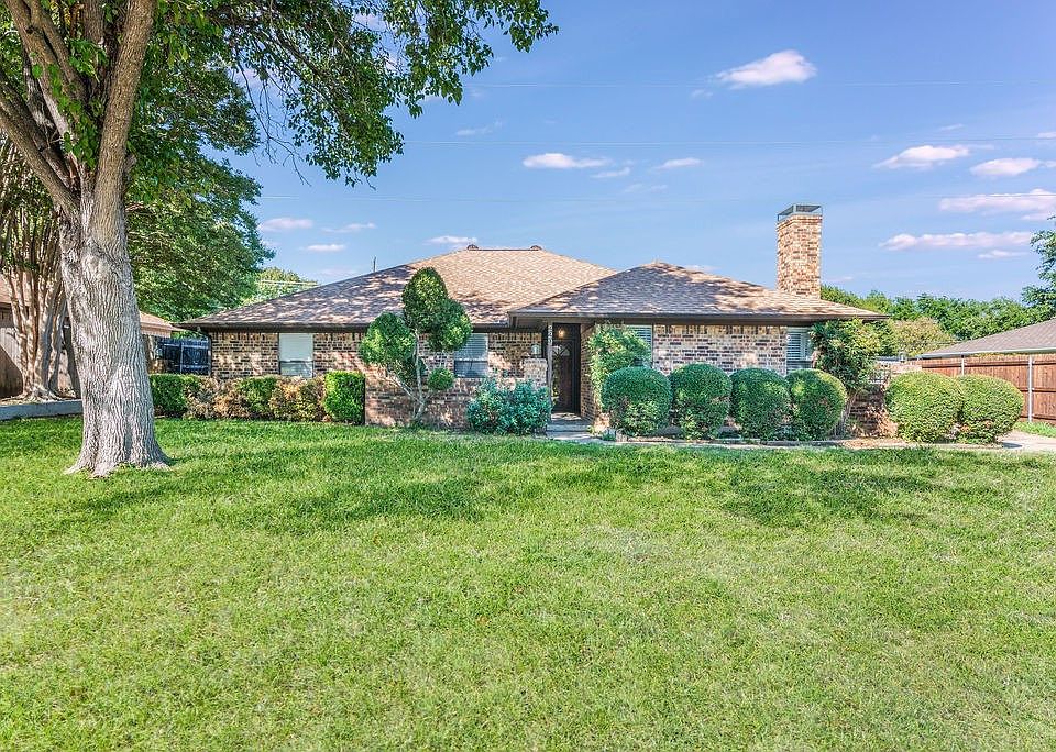 1st image of 229 NE Shady Oaks Dr