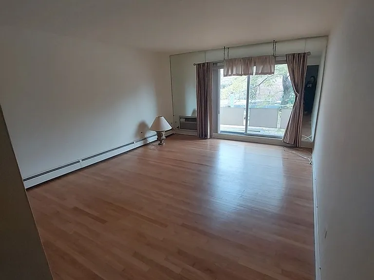 530 W Barry Ave #4F — Photo 4