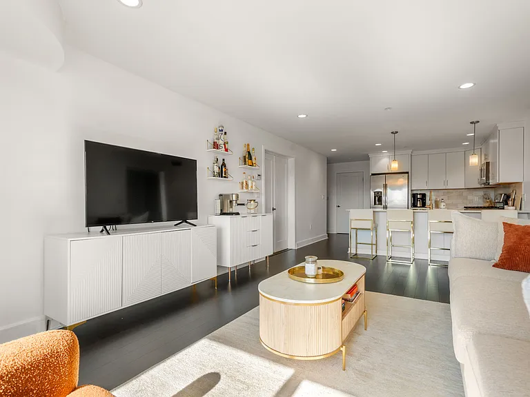 770 Washington Ave #404 — Photo 5
