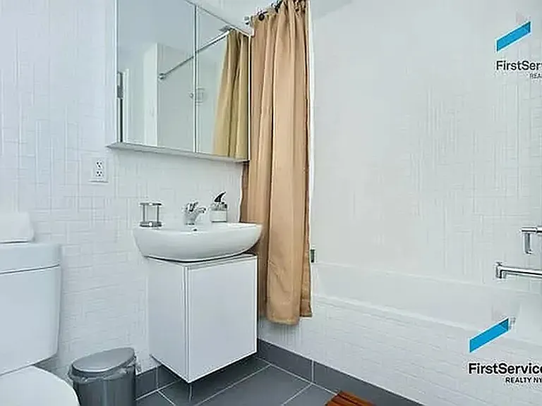 503 W 46th St #7 — Photo 8